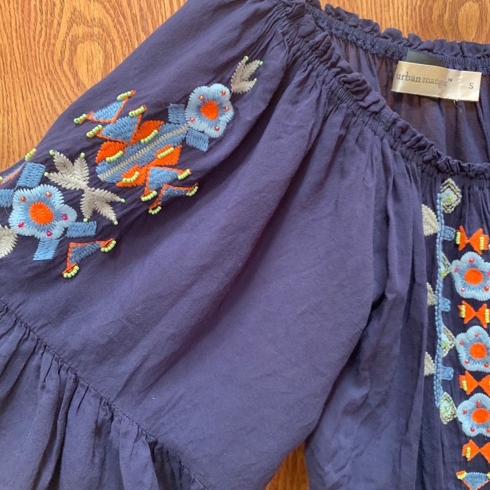 Embroidered top - Picture 2 of 3